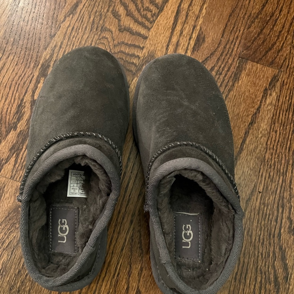 UGG Women’s Gray Classic Slippers size 5